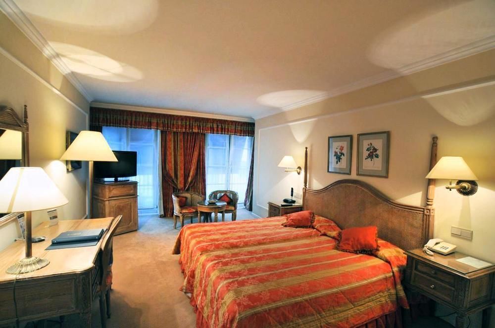 Hotel Manos Stephanie Brussel Bagian luar foto